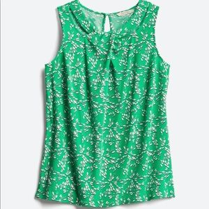 Kelly green floral tank with cutouts. Keyhole back.